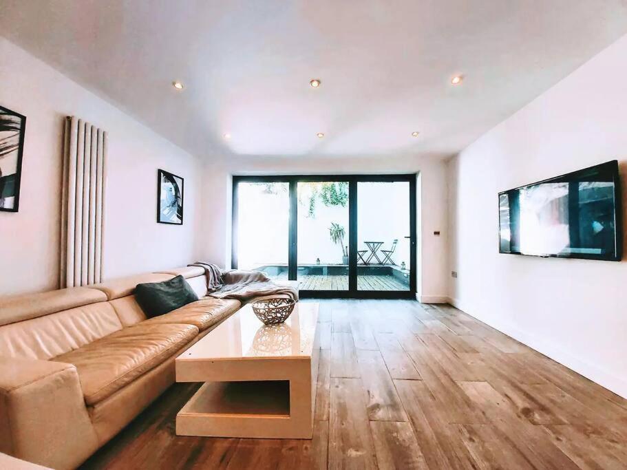Spacious 4 Bedroom House Holiday home
