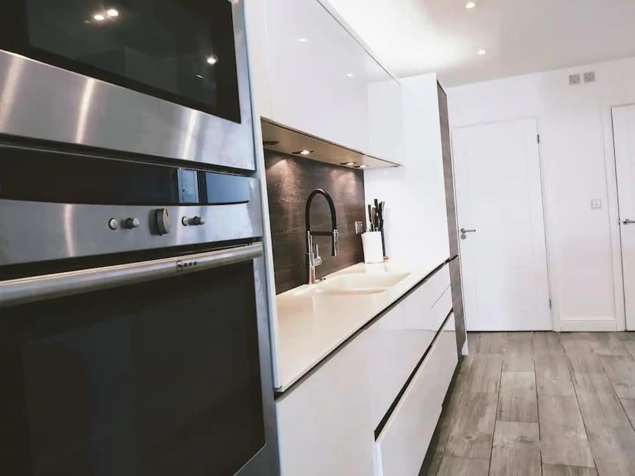 Spacious 4 Bedroom House Holiday home *