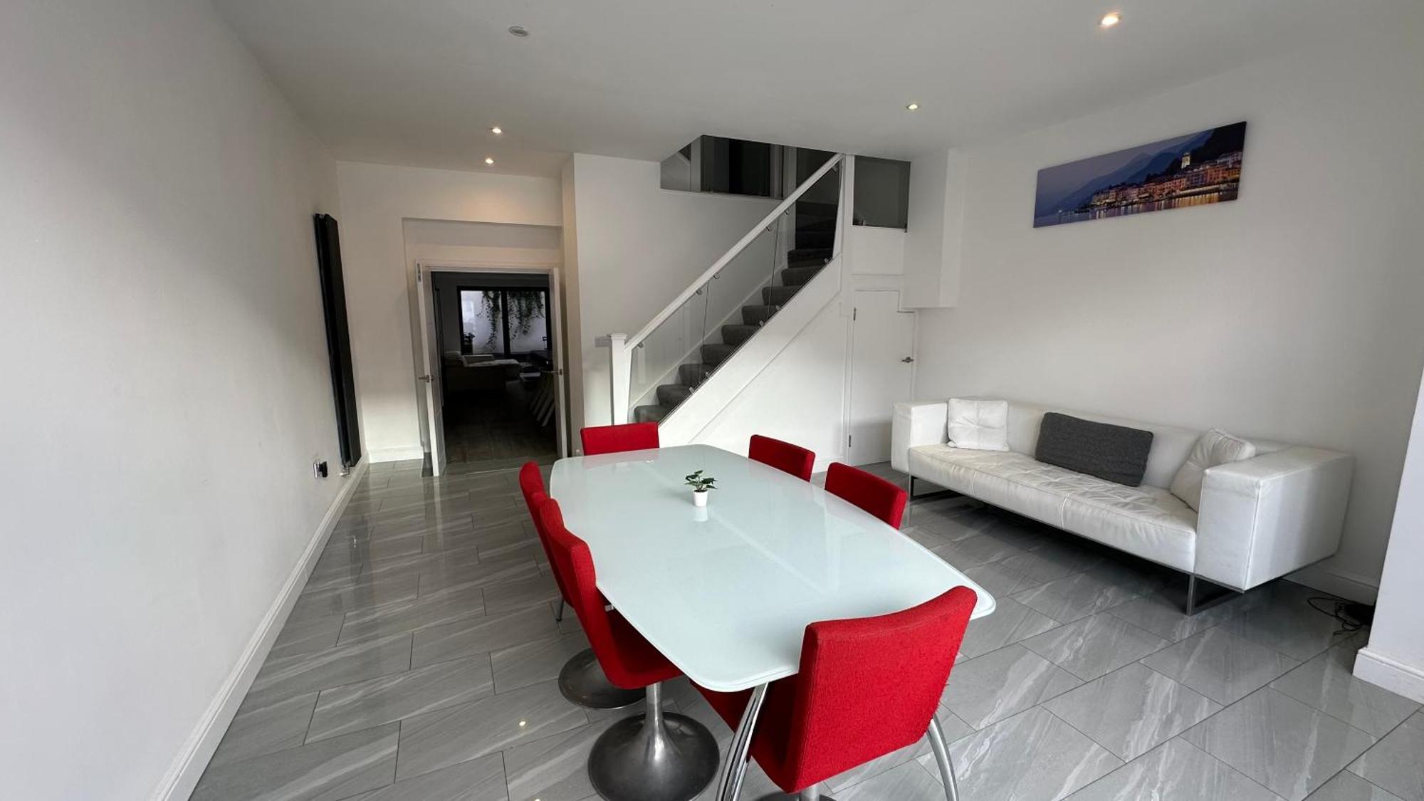 Spacious 4 Bedroom House * Leamington Spa