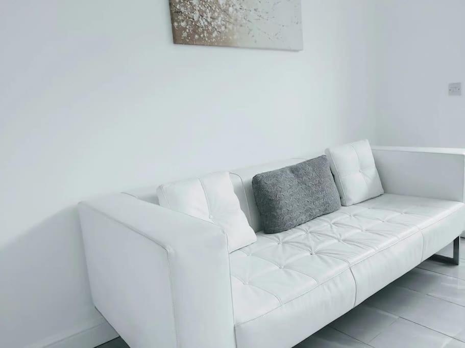 Spacious 4 Bedroom House * Leamington Spa